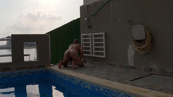 Kuwaiti exhibitionist shows ass by pool